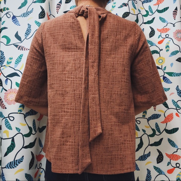 ANTHROPOLOGIE TIE BACK MOCK NECK TEXTURED BLOUSE - Picture 2 of 13